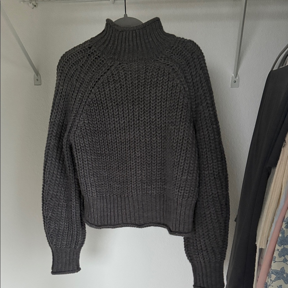 H & M grey knit chunky sweater size small